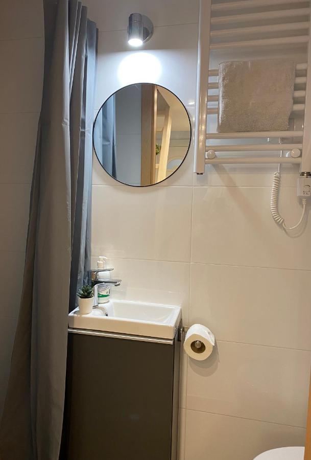 Downtown Mini Apartment Budapest Bagian luar foto