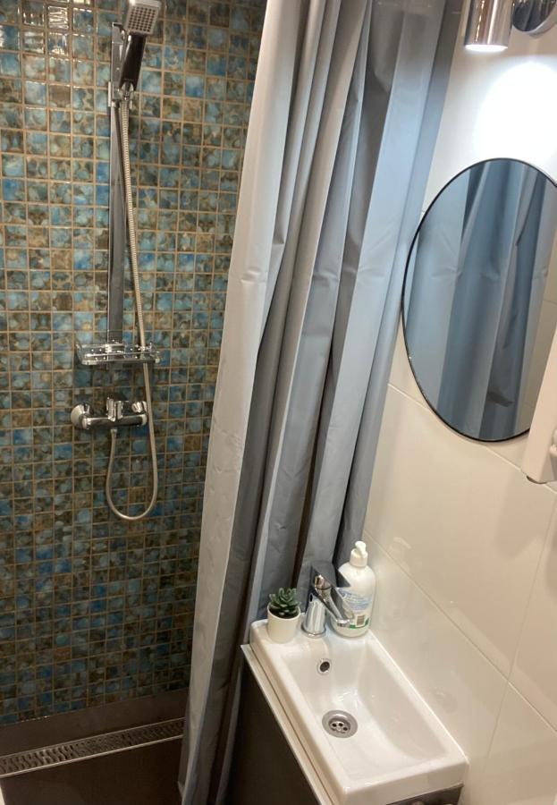 Downtown Mini Apartment Budapest Bagian luar foto