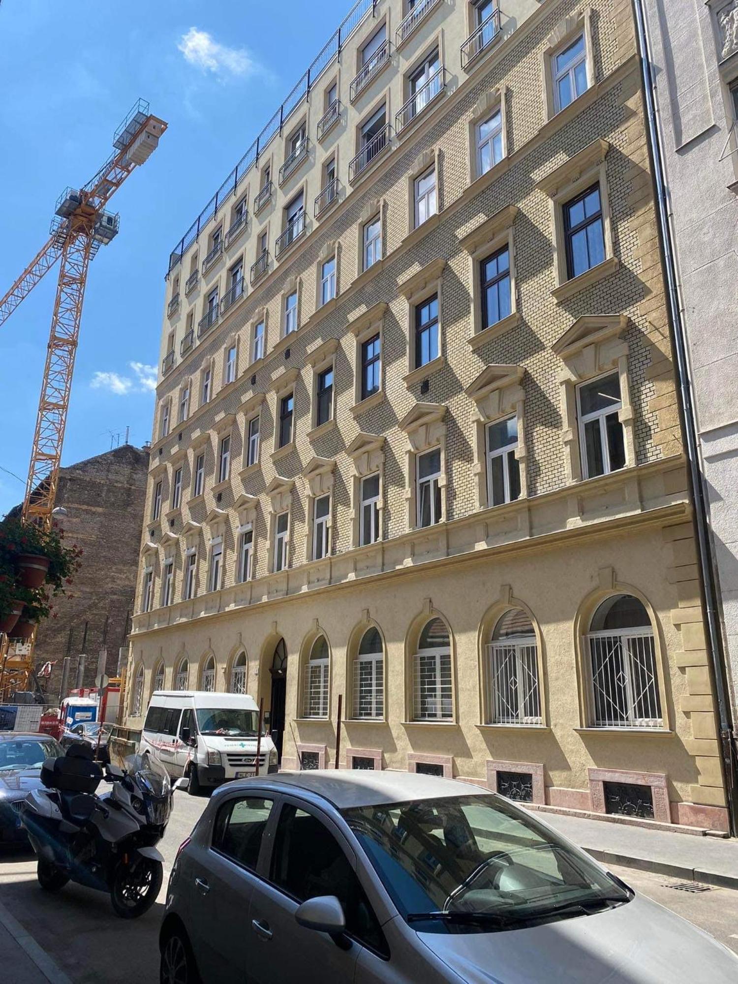 Downtown Mini Apartment Budapest Bagian luar foto